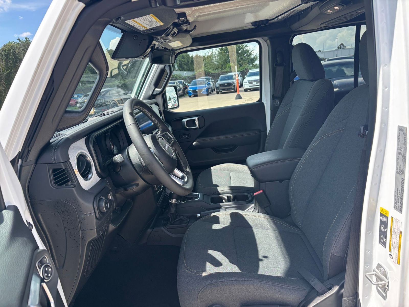 Used 2025 Jeep Wrangler Sahara image 24