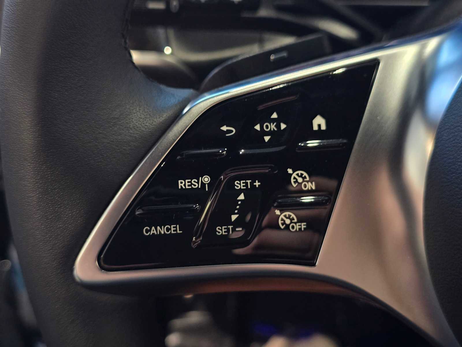 Used 2026 Mercedes-Benz GLC 300 image 32