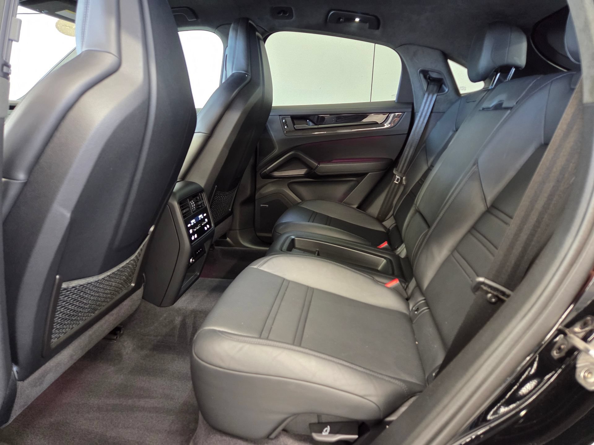 Certified 2024 Porsche Cayenne Turbo GT AWD/4WD image 10
