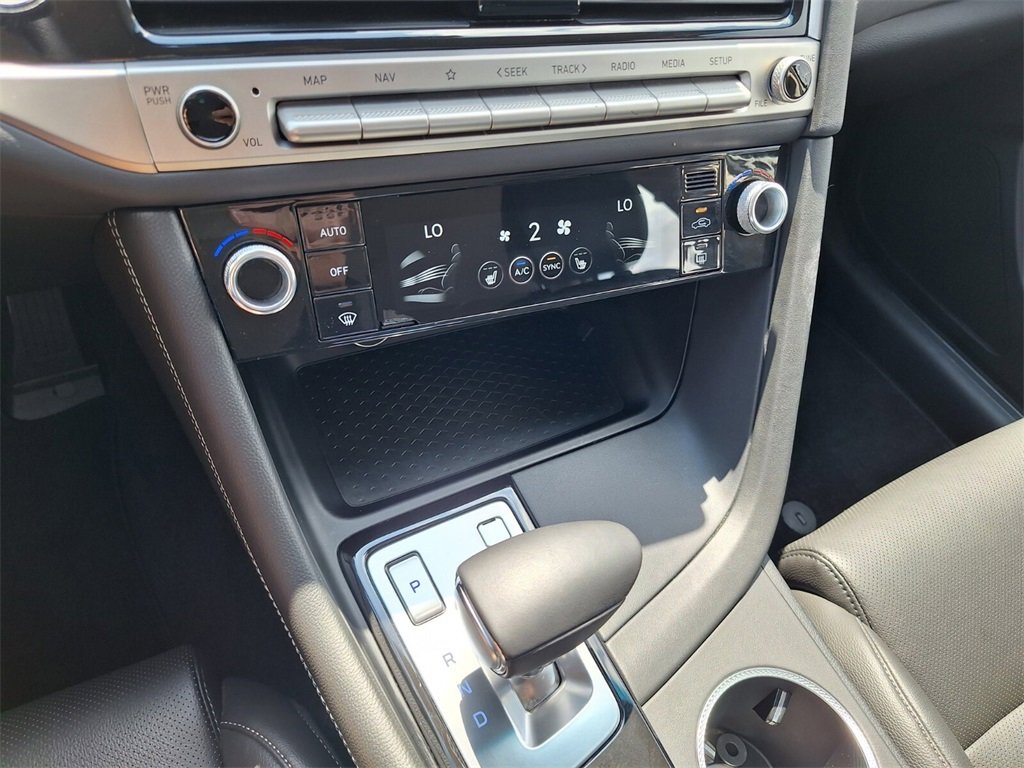 Used 2025 Genesis G70 2.5T image 14