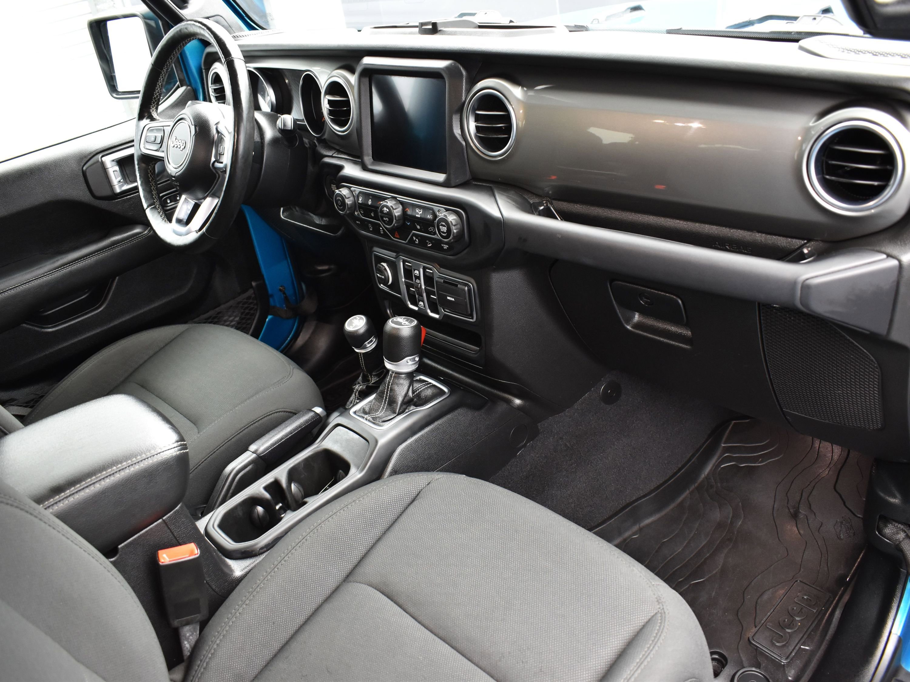 Used 2020 Jeep Wrangler Unlimited Sahara image 40