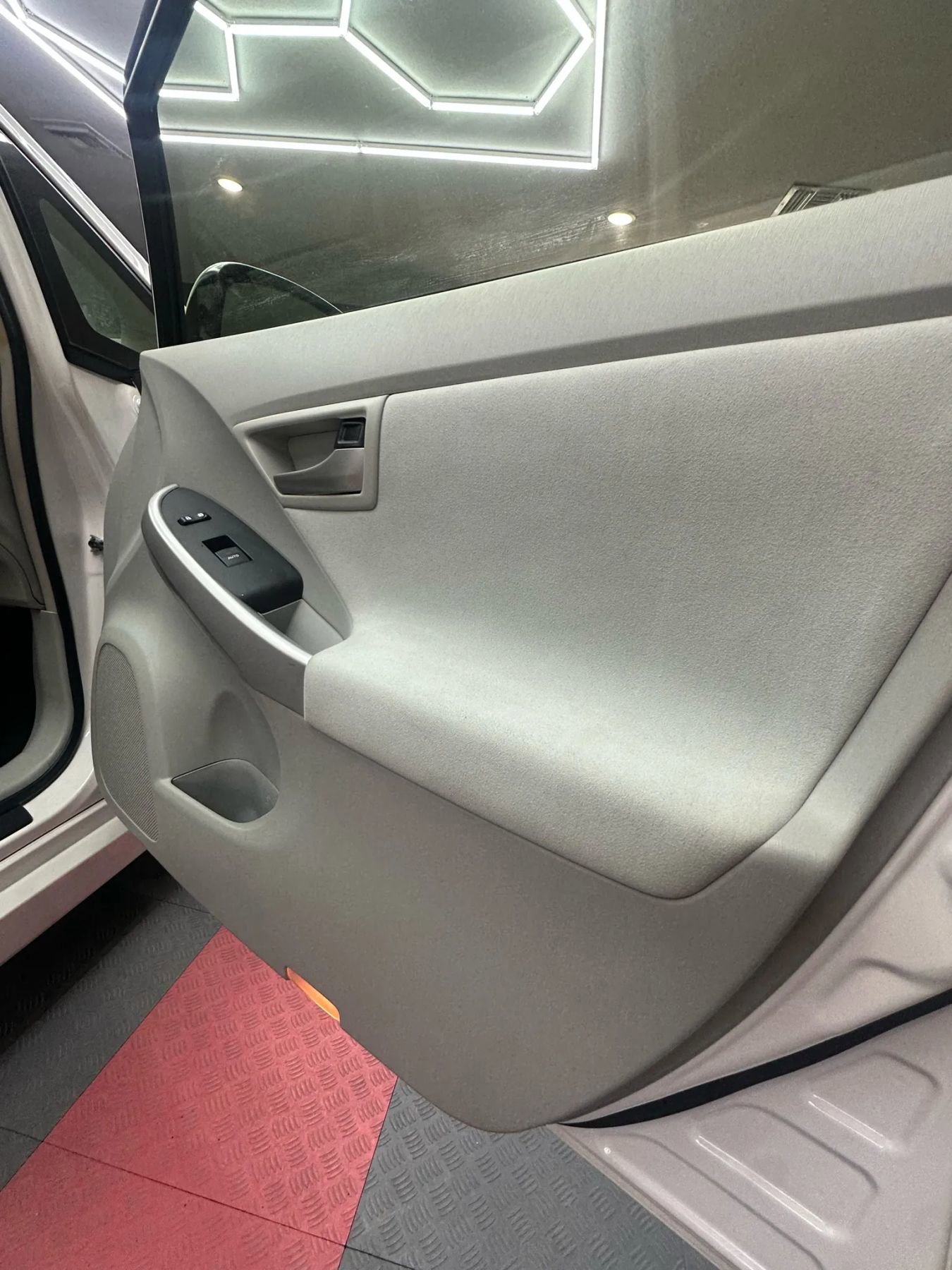 Used 2013 Toyota Prius Three w/ Solar Roof Pkg image 29