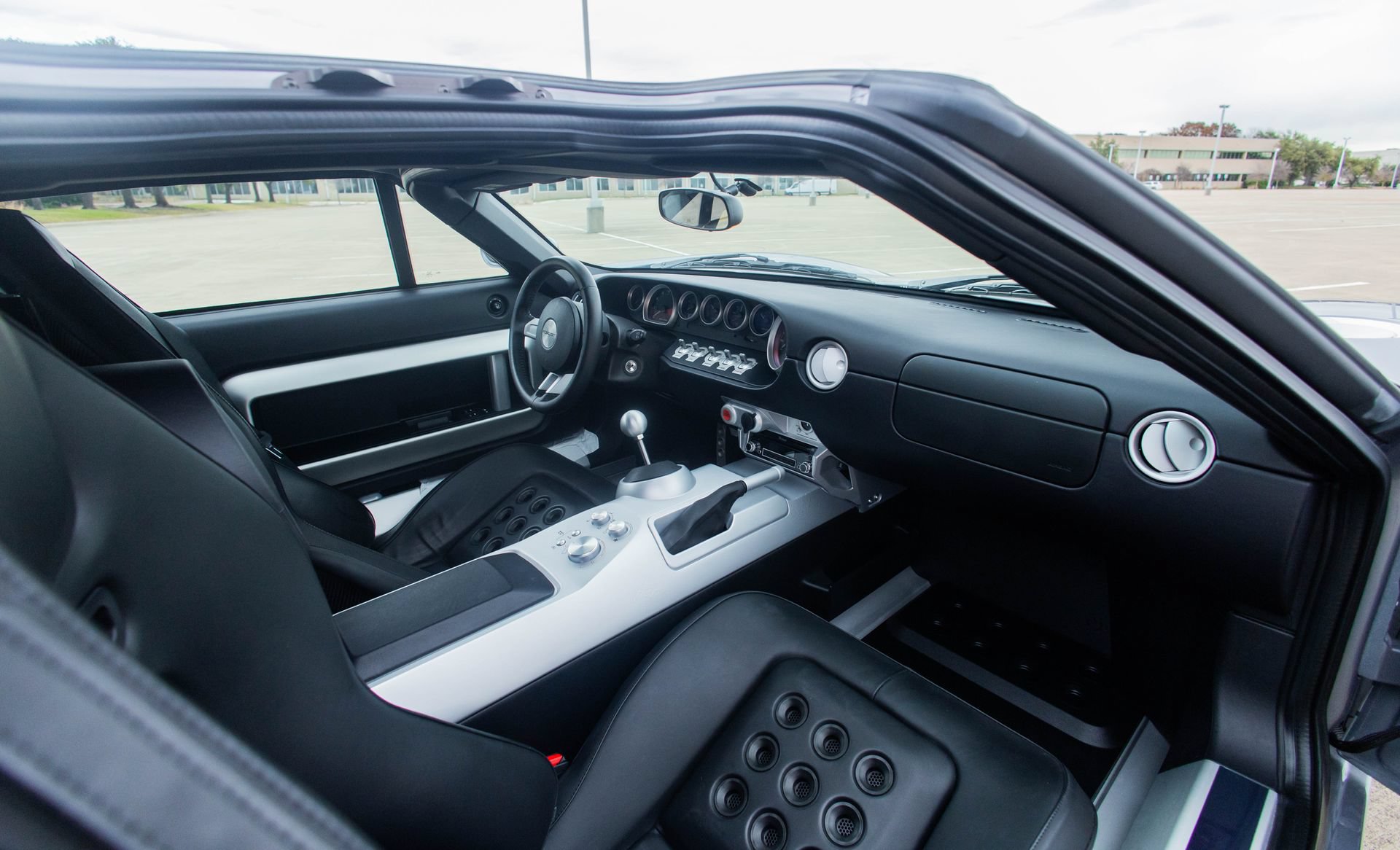 Used 2006 Ford GT RWD image 46