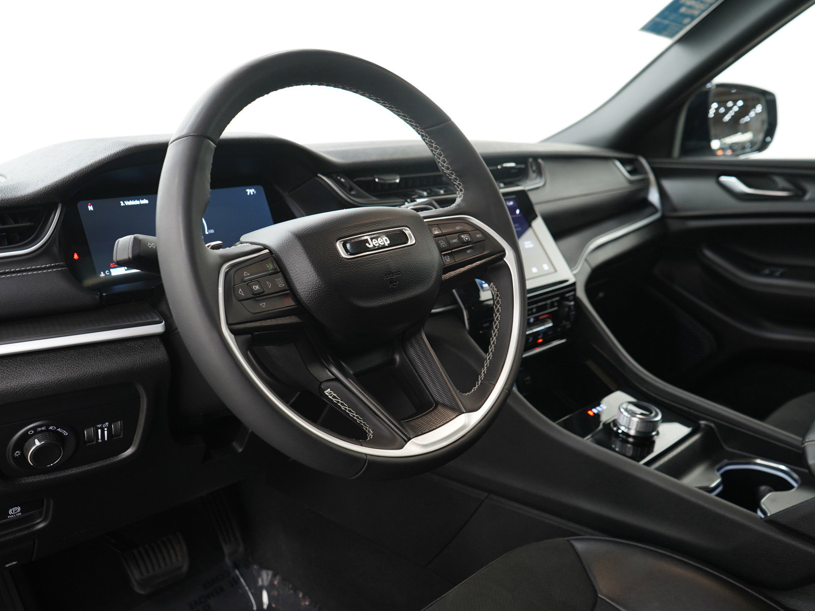 Used 2024 Jeep Grand Cherokee L Altitude AWD/4WD image 26