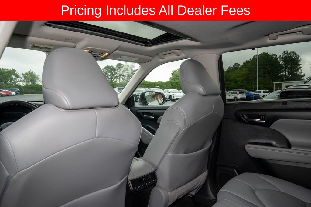Used 2021 Toyota Highlander XLE FWD image 10