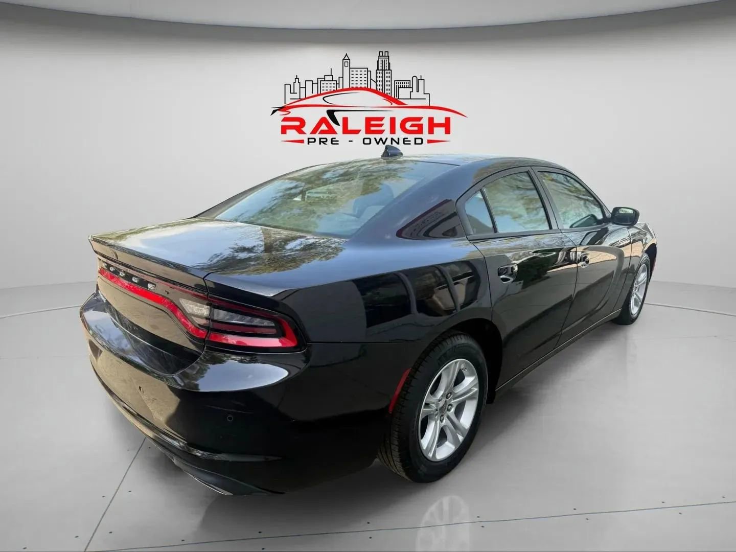 Used 2023 Dodge Charger SXT image 3