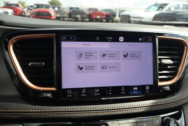New 2027 Chrysler Pacifica Pinnacle w/ Theater Group FWD image 14