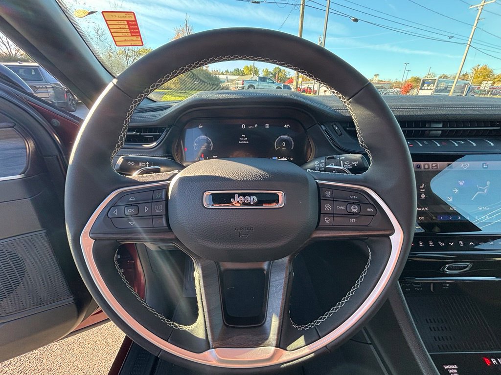Used 2026 Jeep Grand Cherokee Altitude AWD/4WD image 27