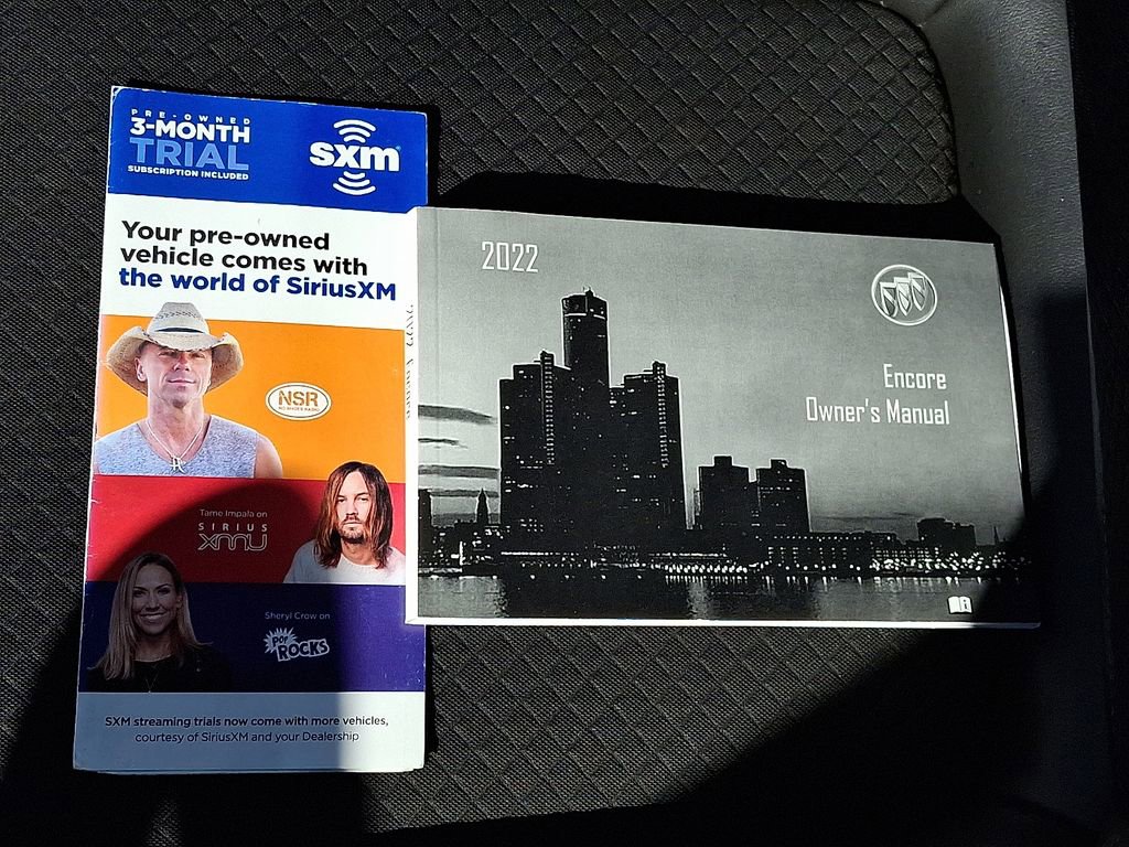 Used 2022 Buick Encore Preferred image 27