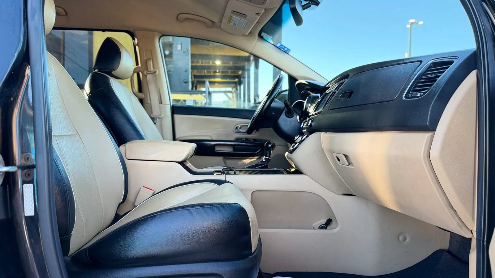 Used 2015 Kia Sedona SX FWD image 12