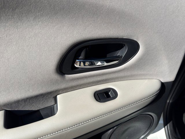 Used 2018 Honda HR-V LX image 40