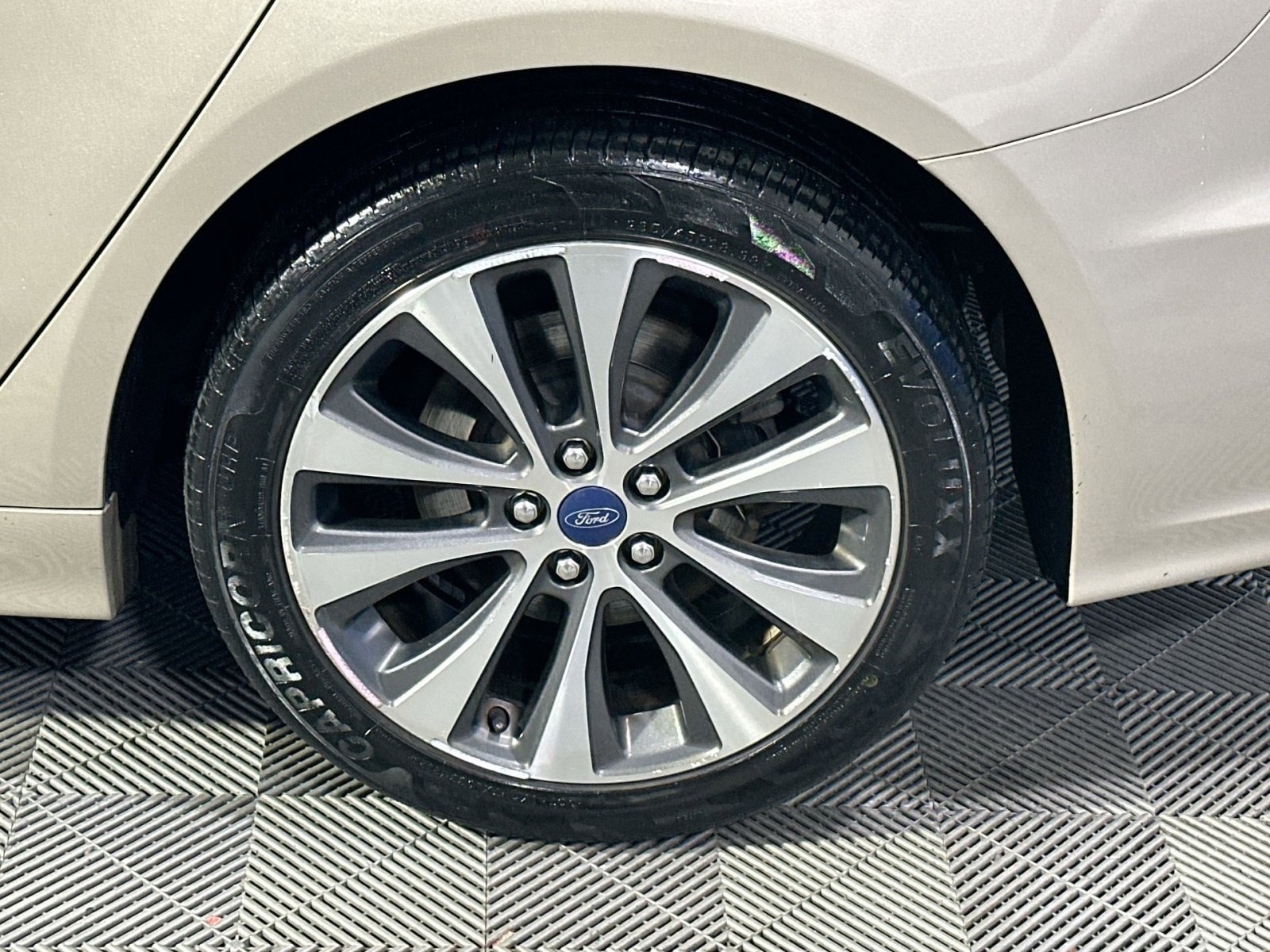 Used 2019 Ford Fusion SEL image 12