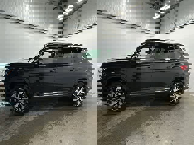 New 2025 Volkswagen Atlas SEL image 2