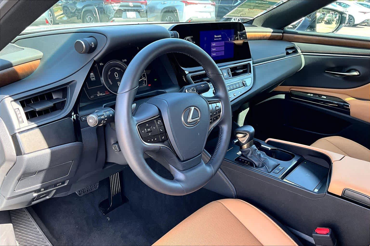 Used 2025 Lexus ES 300h w/ Premium Package FWD image 16
