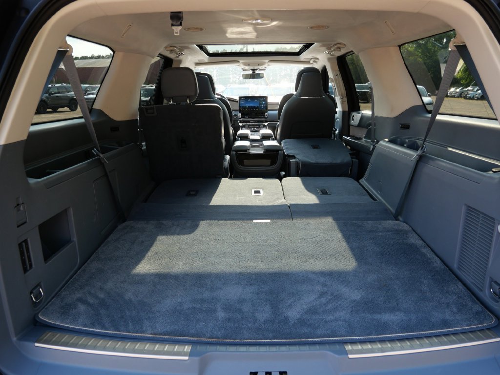 Used 2024 Lincoln Navigator L Black Label AWD/4WD image 9