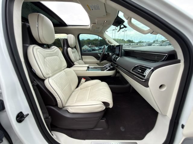 Used 2023 Lincoln Navigator Black Label AWD/4WD image 9