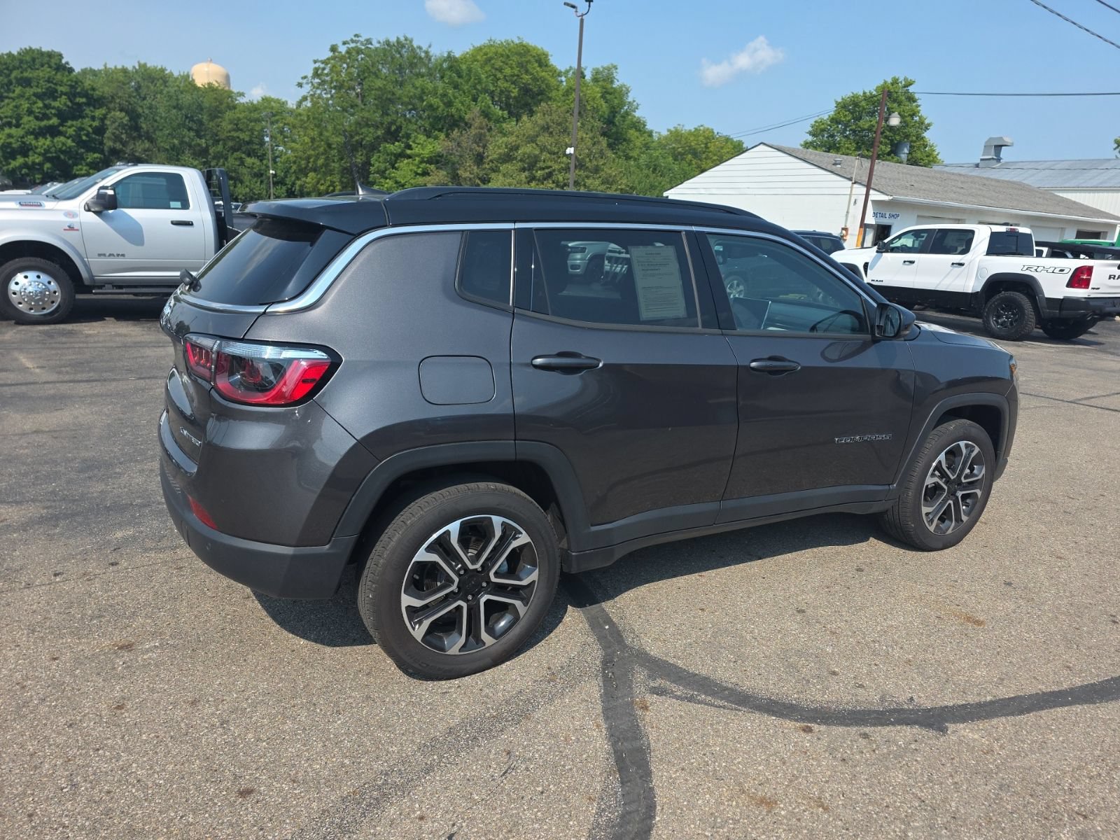 Used 2023 Jeep Compass Limited AWD/4WD image 3