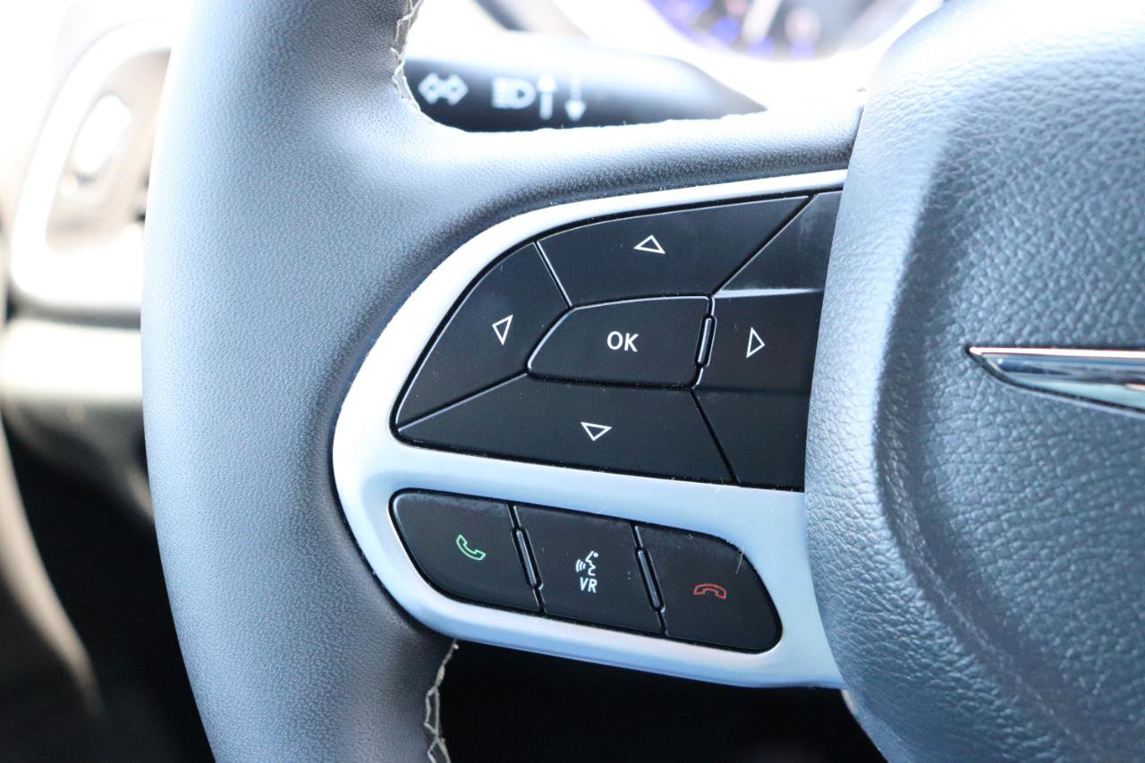 Used 2026 Chrysler Pacifica Select FWD image 37