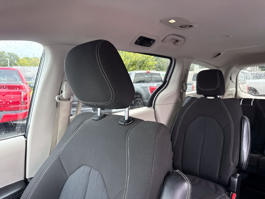 Used 2023 Chrysler Voyager LX FWD image 33