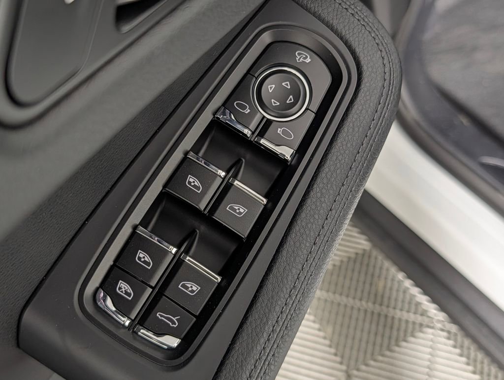 New 2026 Porsche Macan AWD/4WD image 29