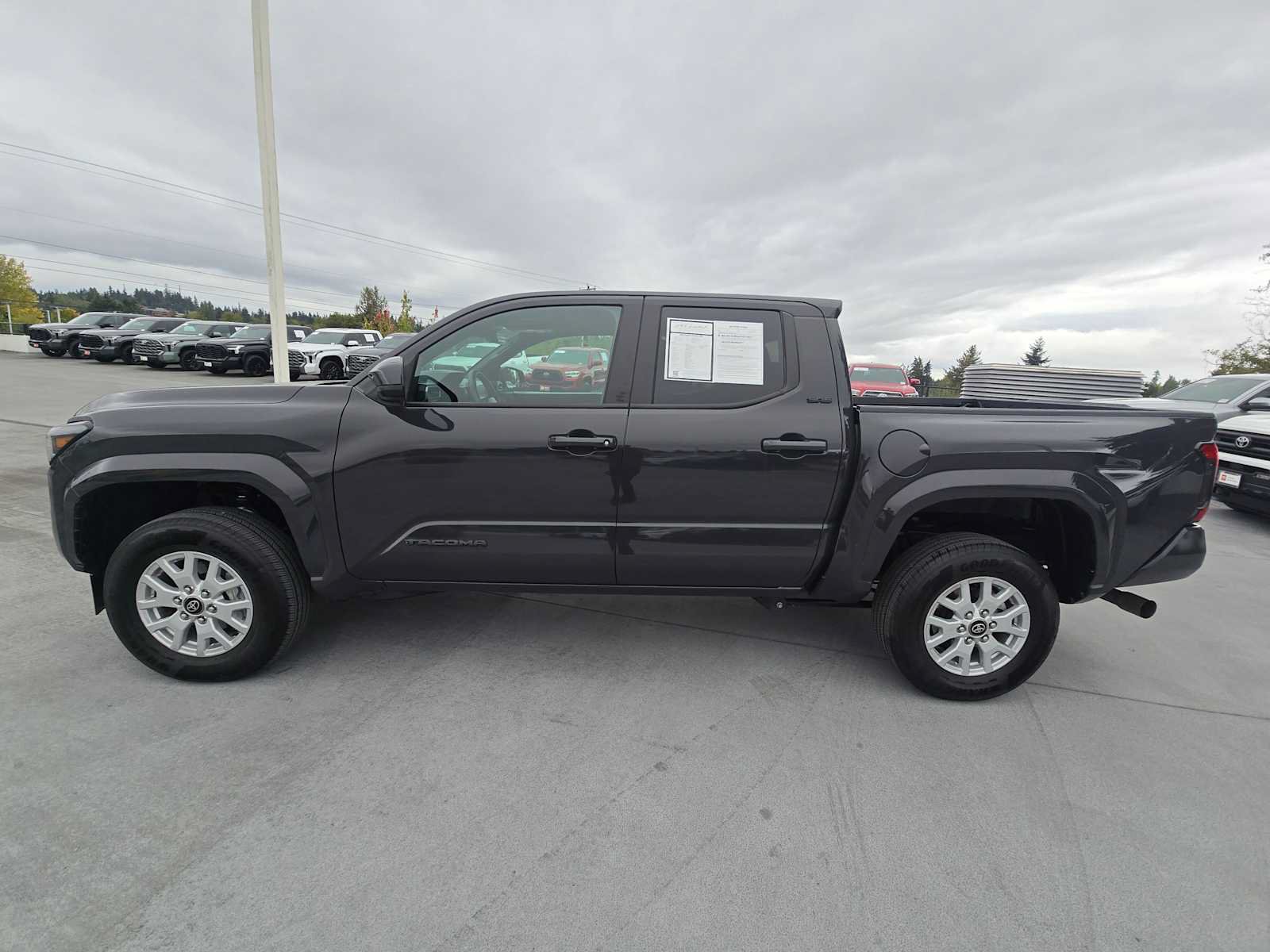 Used 2025 Toyota Tacoma SR5 AWD/4WD image 6