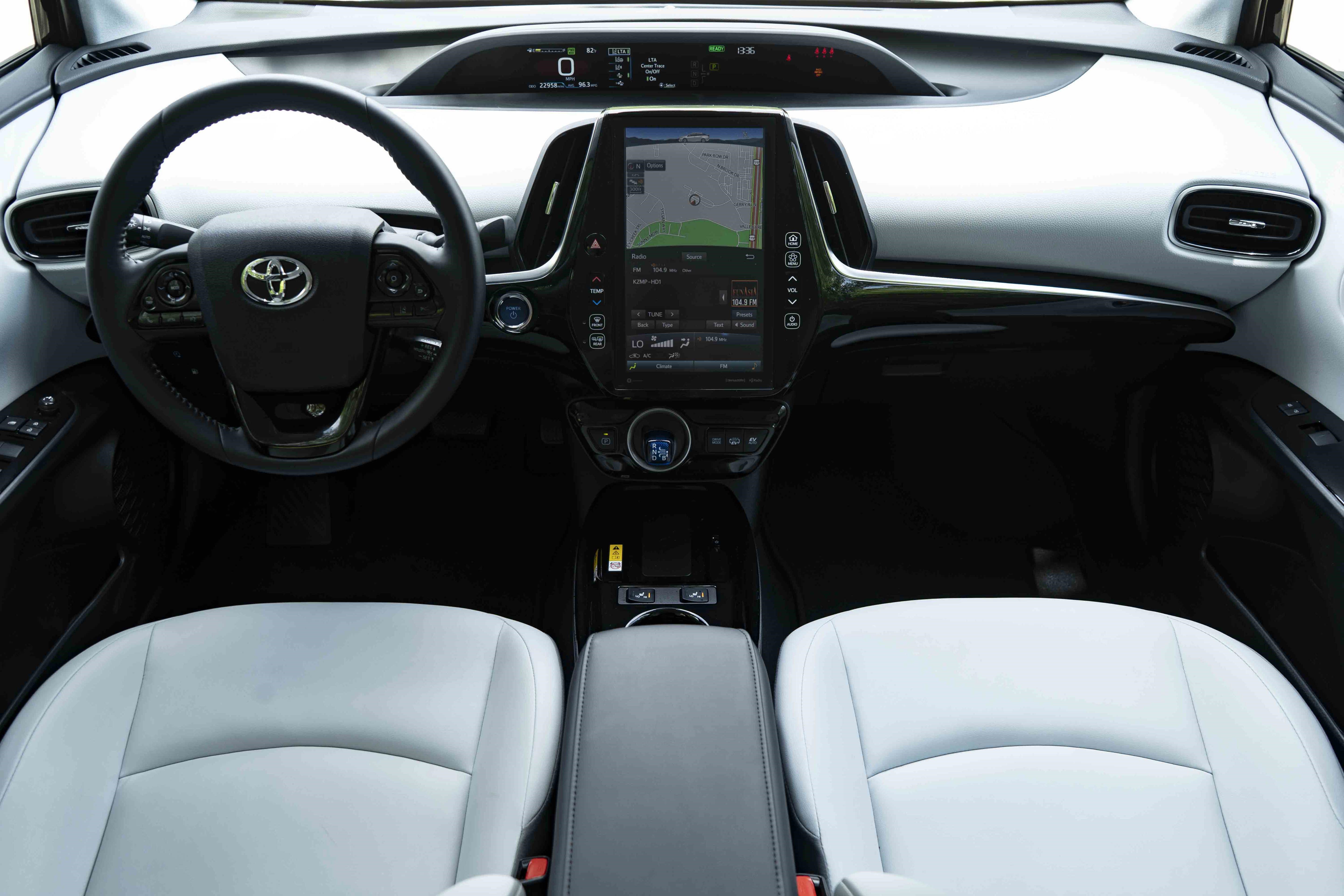 Used 2022 Toyota Prius Prime XLE image 27