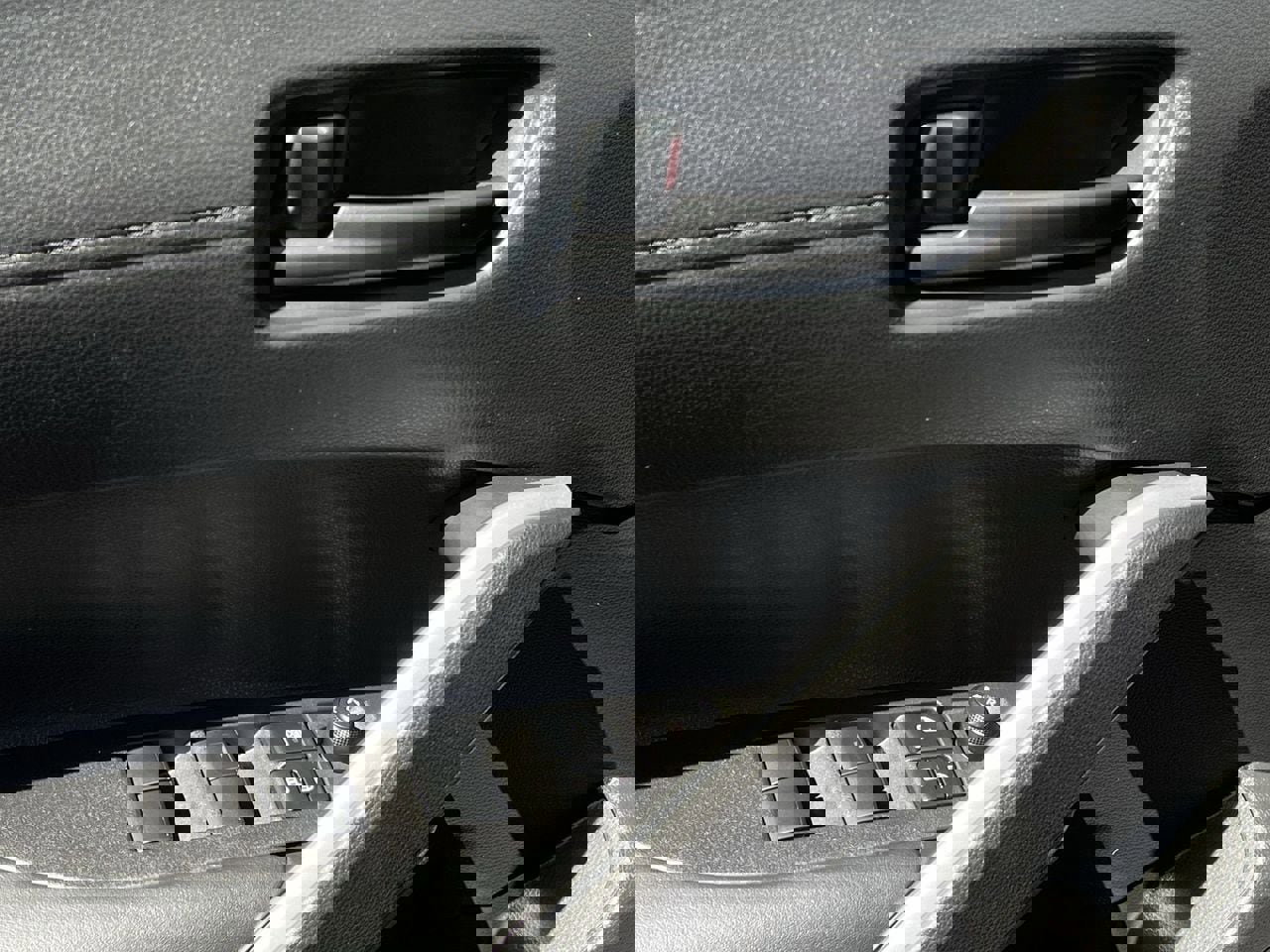 Used 2025 Toyota Corolla Cross AWD Hybrid image 21