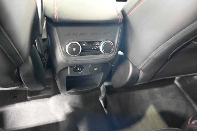 Used 2025 Ford Explorer ST-Line w/ ST-Line Street Pack AWD/4WD image 25
