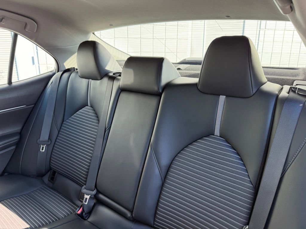 Used 2022 Toyota Camry SE image 25