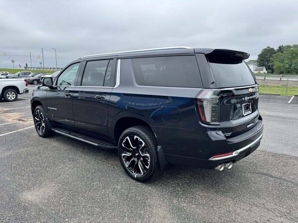 New 2025 Chevrolet Suburban Premier image 4