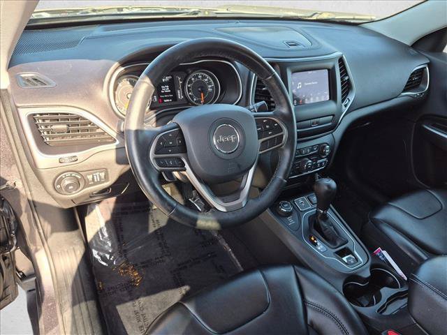 Used 2019 Jeep Cherokee Latitude Plus w/ Cold Weather Group AWD/4WD image 9