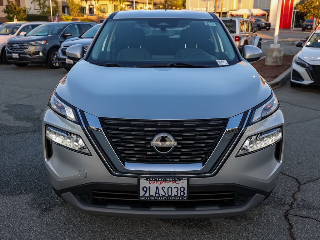 Used 2023 Nissan Rogue SV image 9