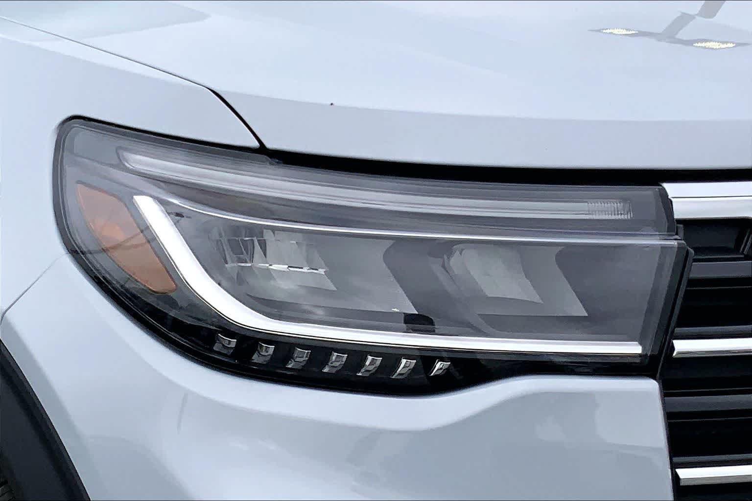 New 2026 Ford Explorer Active RWD image 10