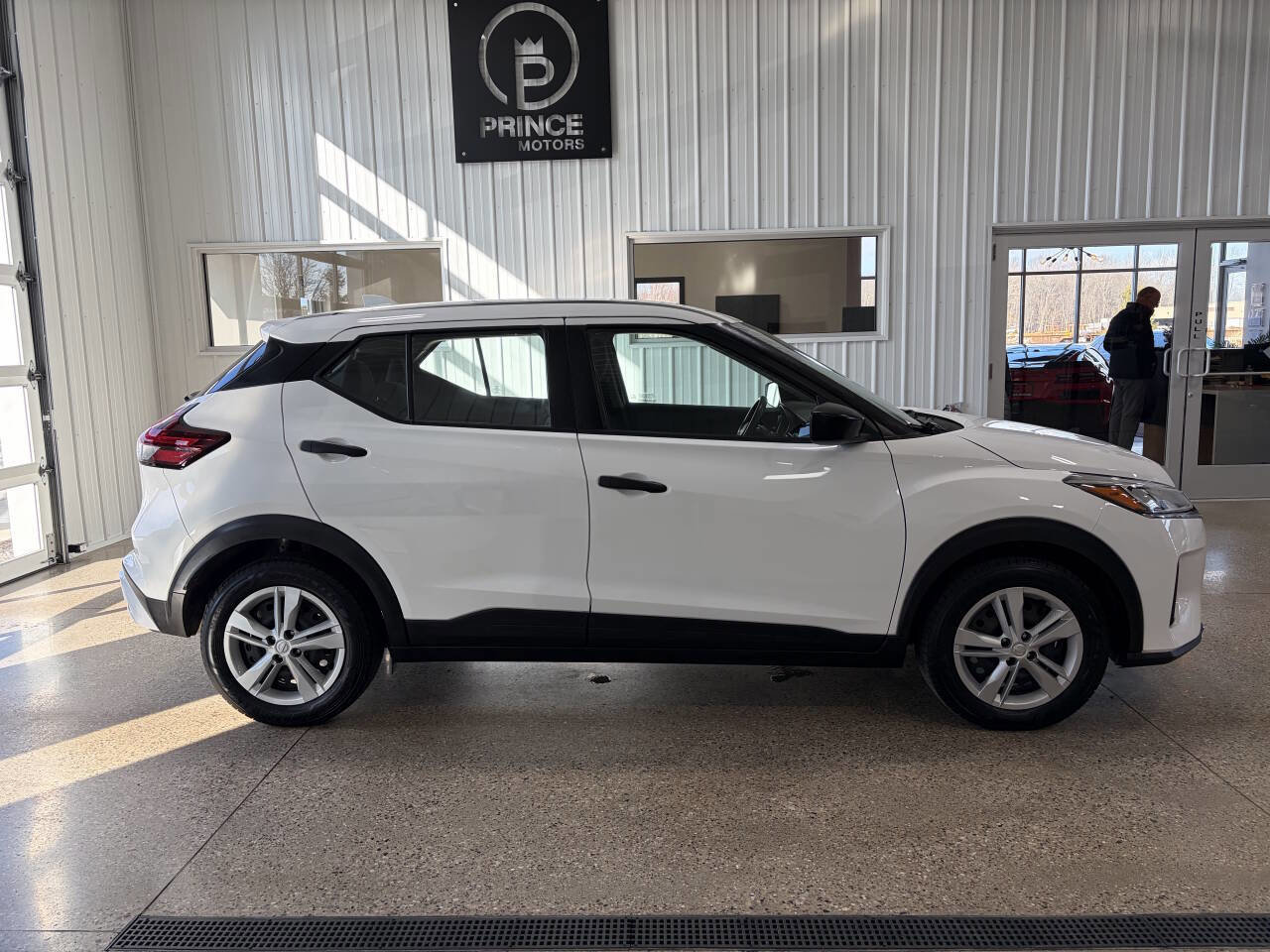 Used 2022 Nissan Kicks S image 5