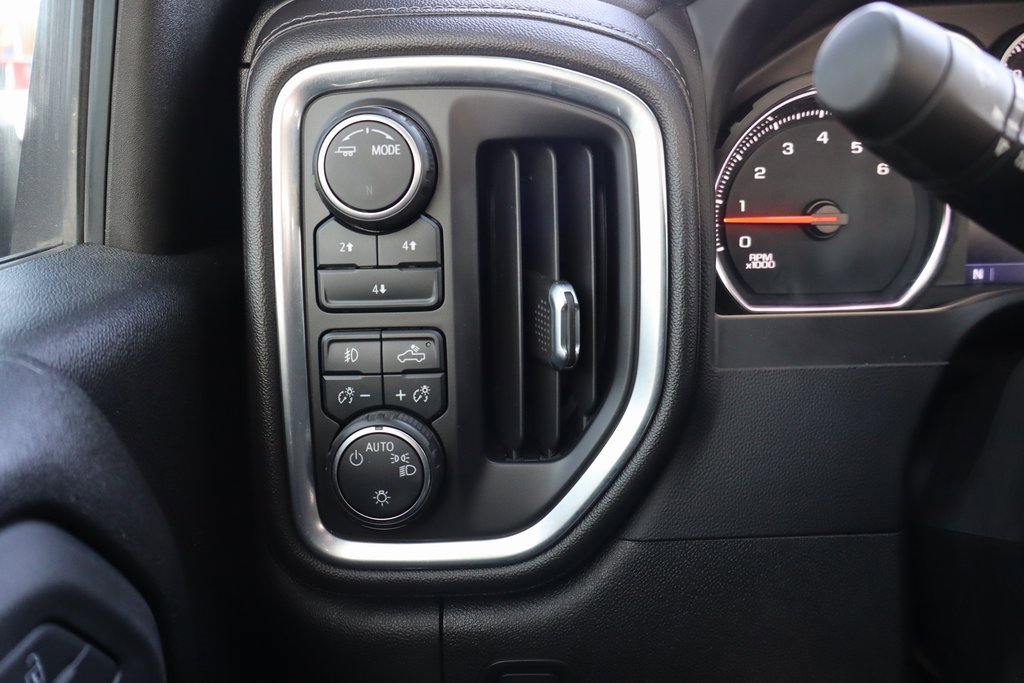 Used 2022 Chevrolet Silverado 3500 LT w/ Convenience Package image 8