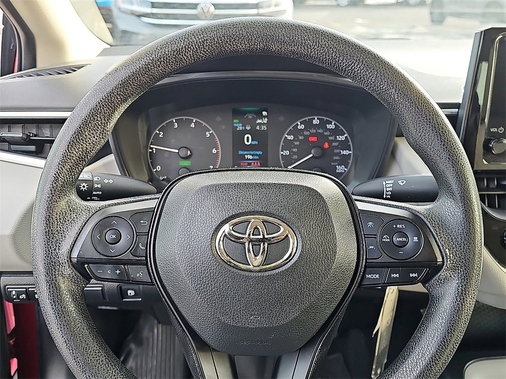 Used 2025 Toyota Corolla LE image 19