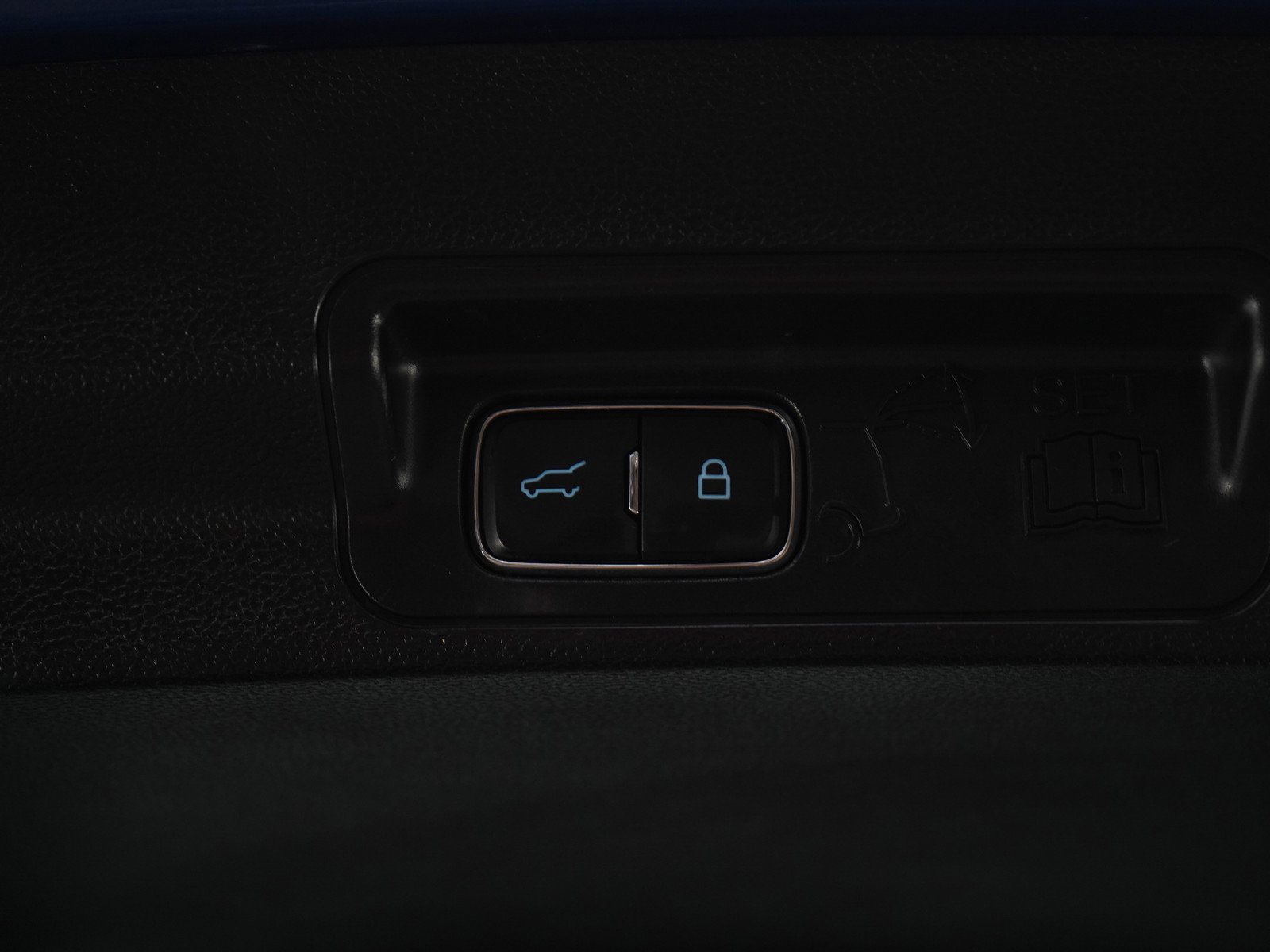 Used 2023 Ford Explorer Limited image 21