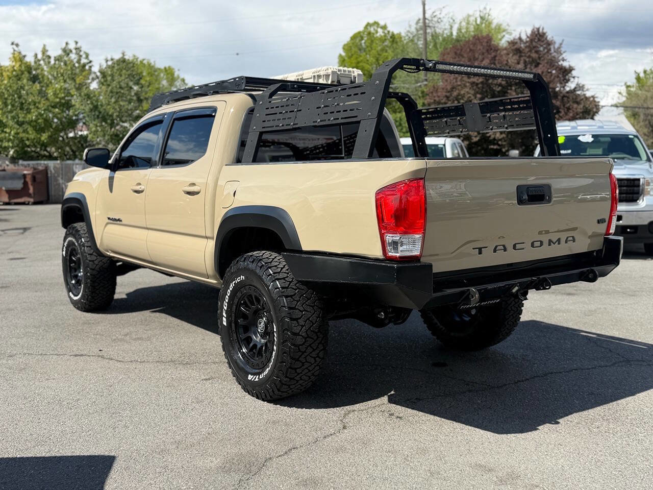 Used 2020 Toyota Tacoma TRD Off-Road w/ Technology Package AWD/4WD image 9