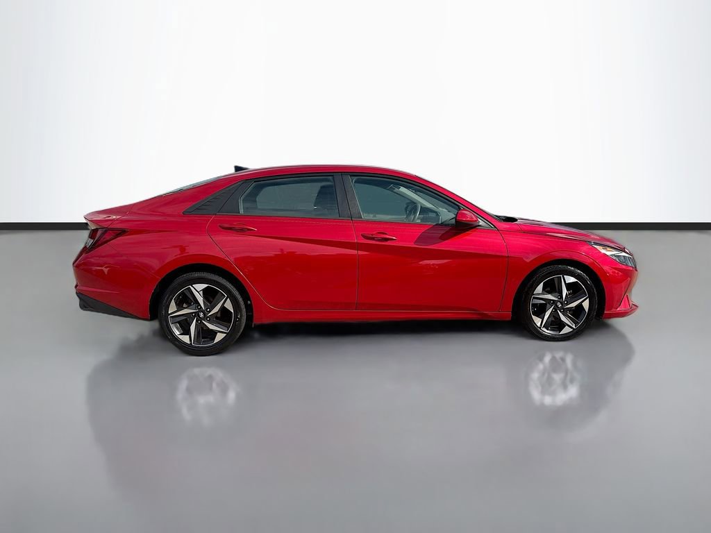 Used 2023 Hyundai Elantra SEL w/ Convenience Package image 4
