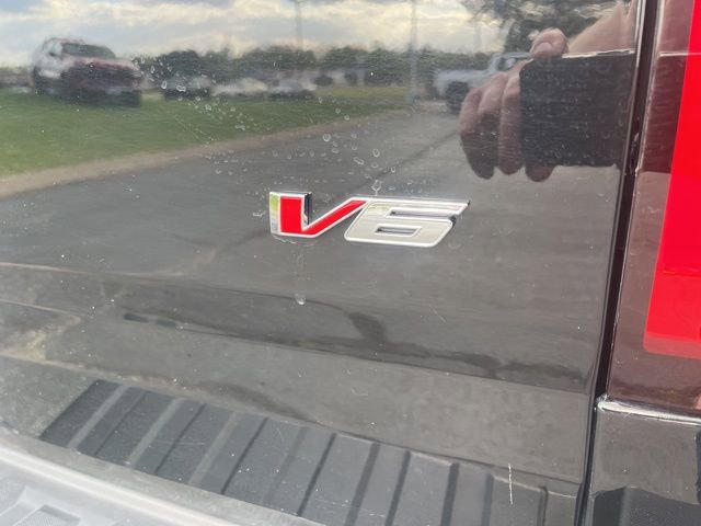 Used 2022 Chevrolet Colorado LT w/ LT Convenience Package image 9