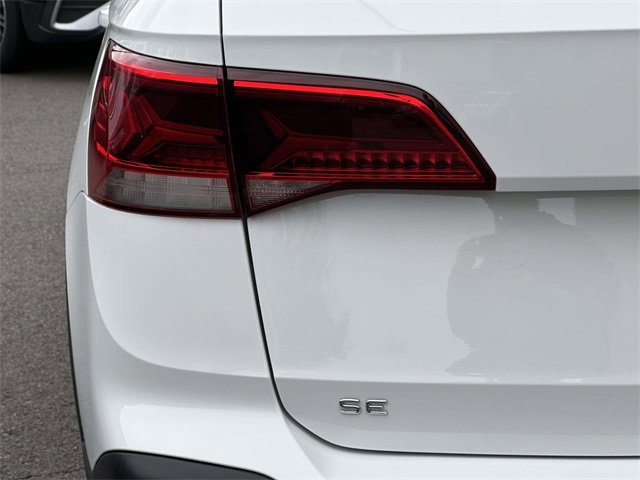 Certified 2022 Volkswagen Taos SE w/ Panoramic Sunroof Package image 11