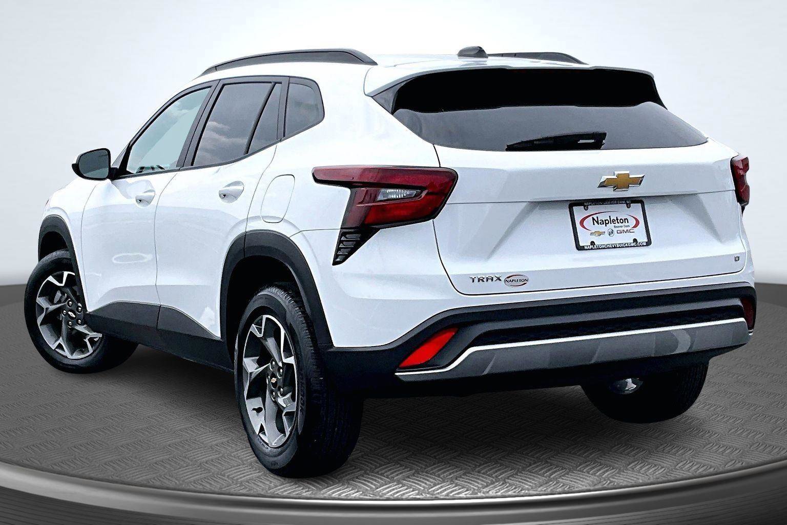 Used 2025 Chevrolet Trax LT FWD image 14