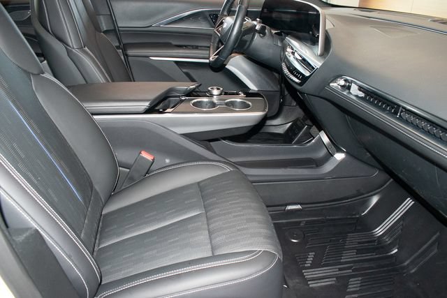 Used 2025 Cadillac Lyriq Sport w/ LPO, Floor Liner Package AWD/4WD image 10