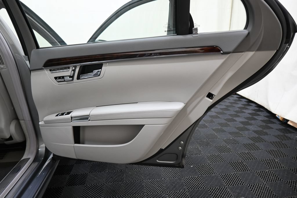 Used 2010 Mercedes-Benz S 550 4MATIC image 23