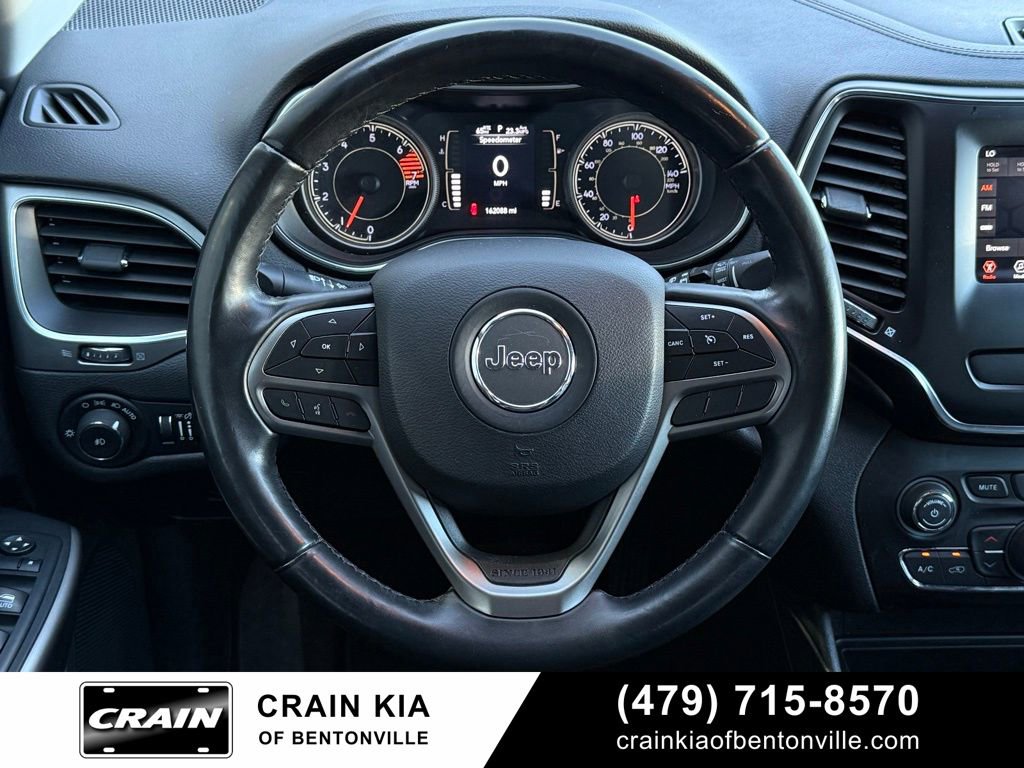 Used 2019 Jeep Cherokee Latitude Plus w/ Comfort/Convenience Group FWD image 14