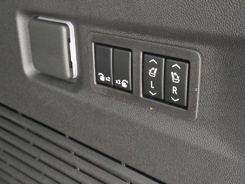 New 2026 GMC Yukon XL Elevation w/ Elevation Premium Package image 21