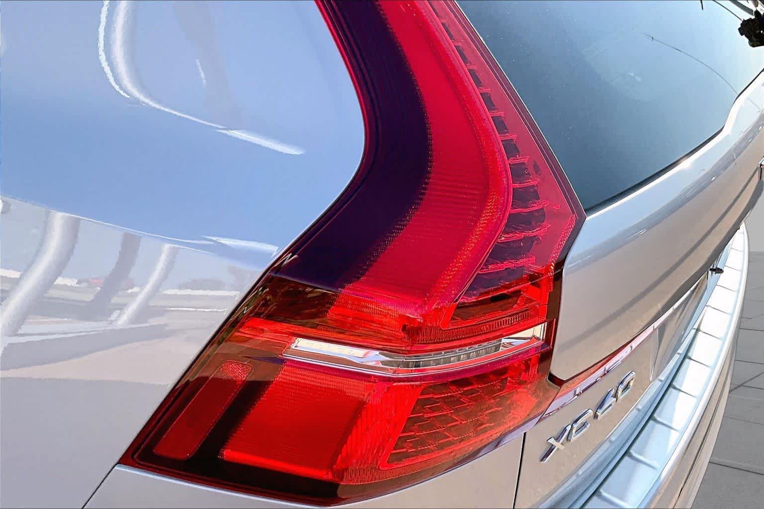 Used 2022 Volvo XC60 B5 Momentum w/ Protection Package Premier AWD/4WD image 27
