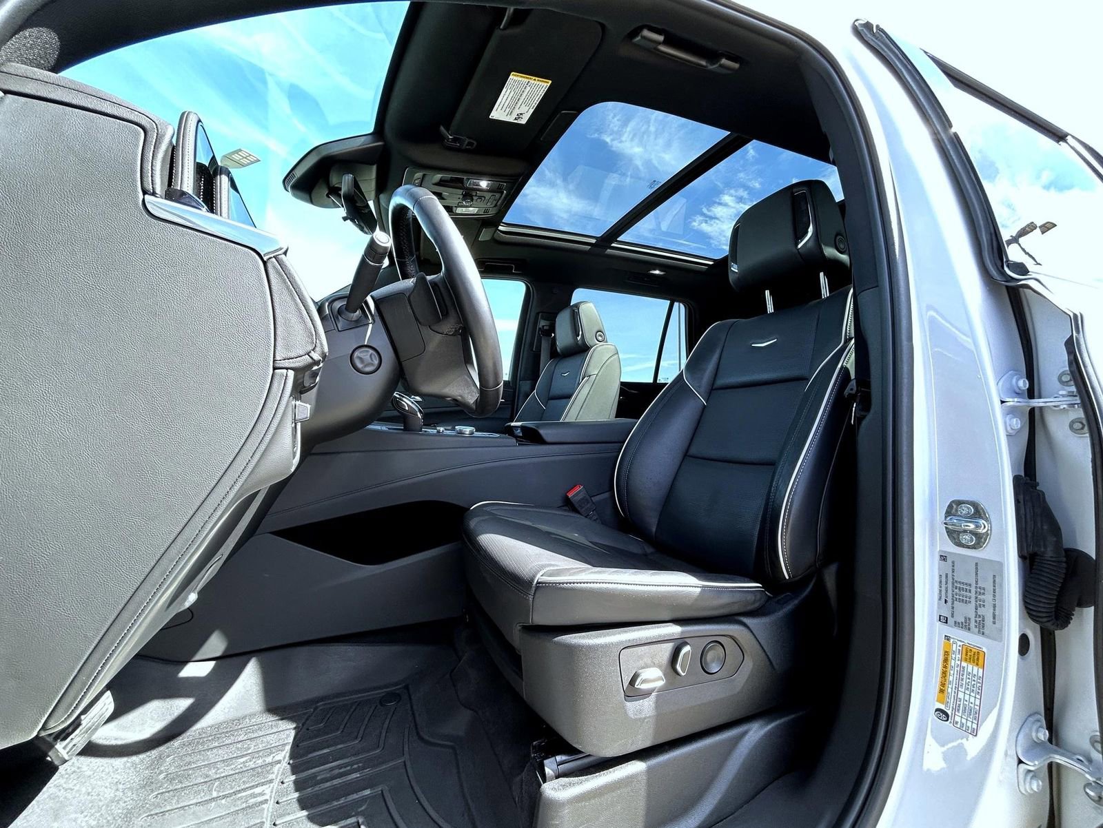 Used 2022 Cadillac Escalade Sport w/ LPO, ONYX Package image 10