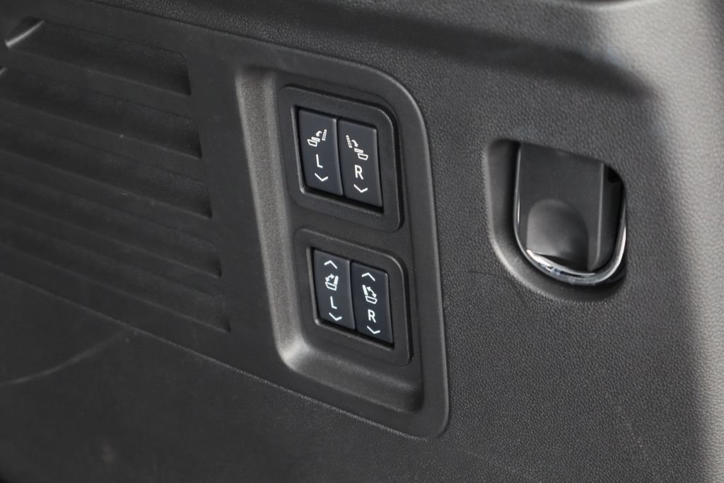 Certified 2025 Chevrolet Traverse High Country w/ LPO, Floor Liner Package FWD image 28