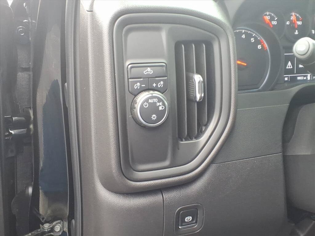Used 2025 Chevrolet Silverado 1500 Custom RWD image 18